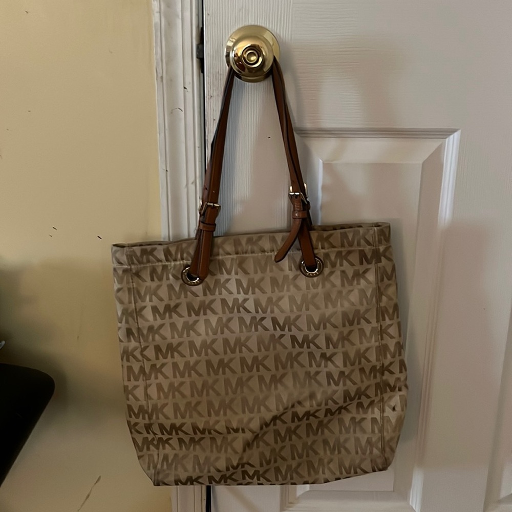 Tan Michael Kors Purse Slighly used
